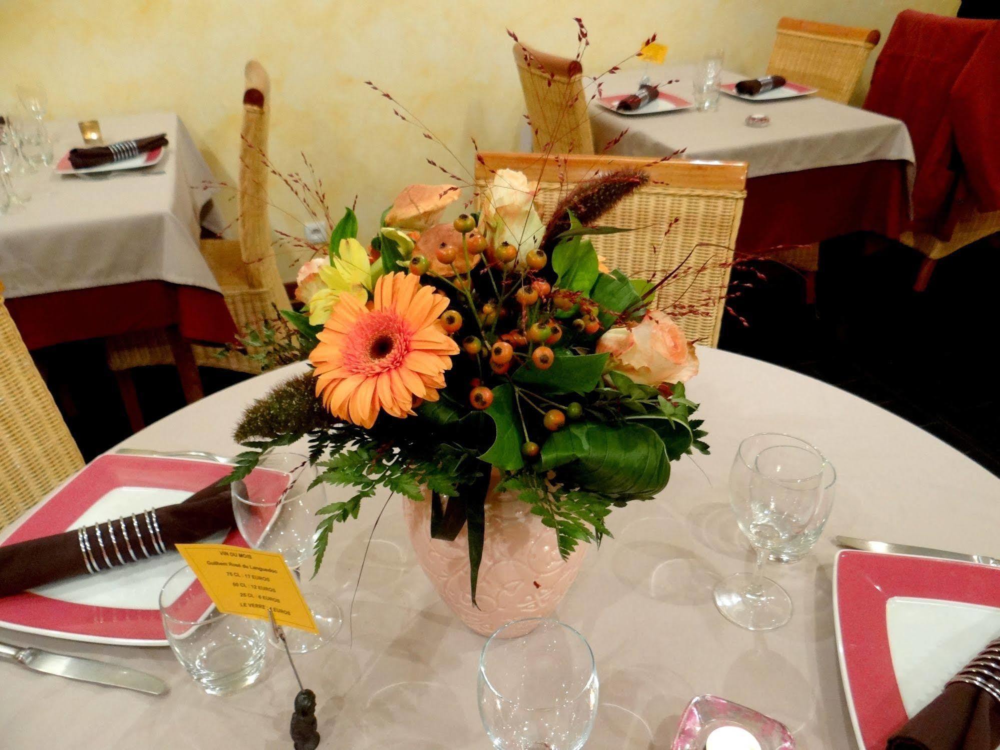 Logis-Hotel Restaurant Auberge Les Vallees Du Perche Vichères المظهر الخارجي الصورة